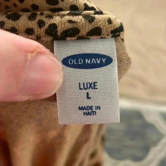 Women’s Old Navy T-shirt - Picture 3 of 3